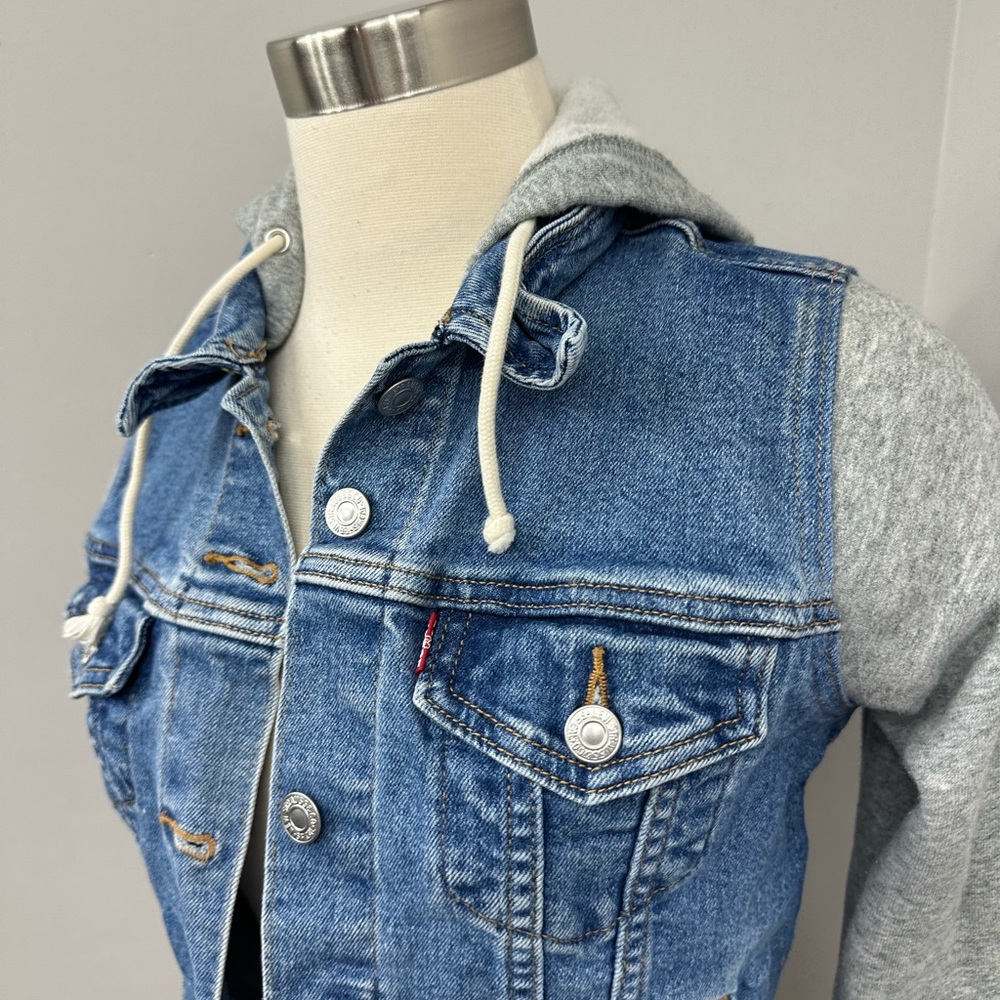 Levi’s Denim Jacket - Picture 6 of 12